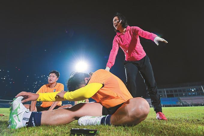 “苏超”赛场上的女主帅