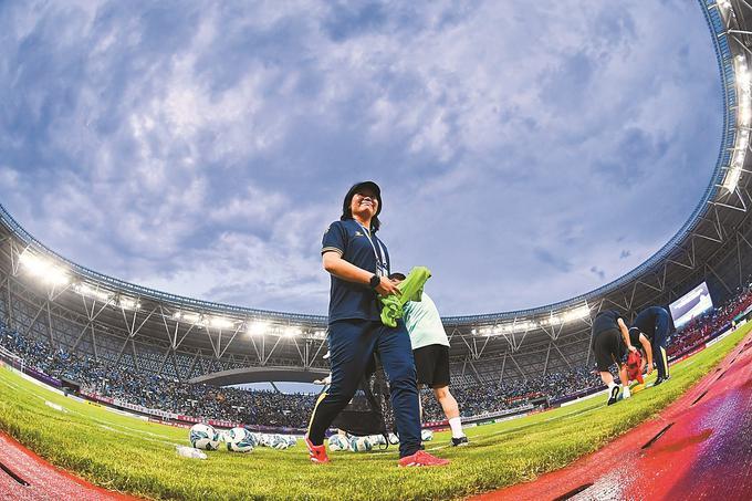 “苏超”赛场上的女主帅