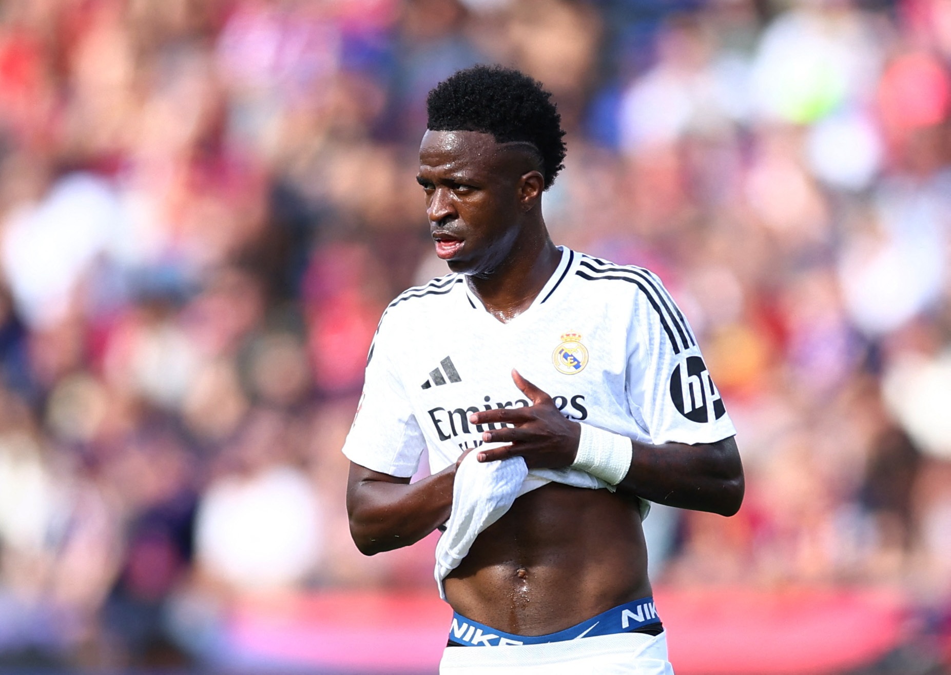 米乐-10倍努力😢马卡:金球争议后维尼修斯一落千丈 至今未摆脱阴霾