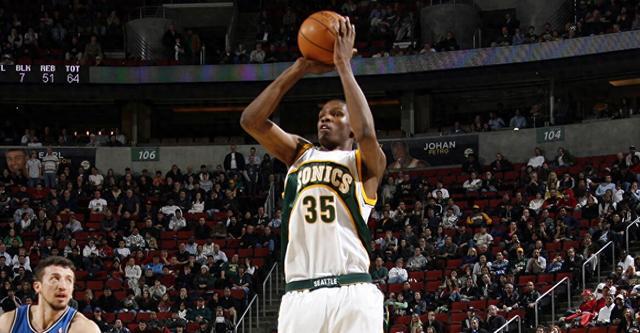 杜兰特:生涯前20场我只接球投篮 挡拆让我的比赛方式进化