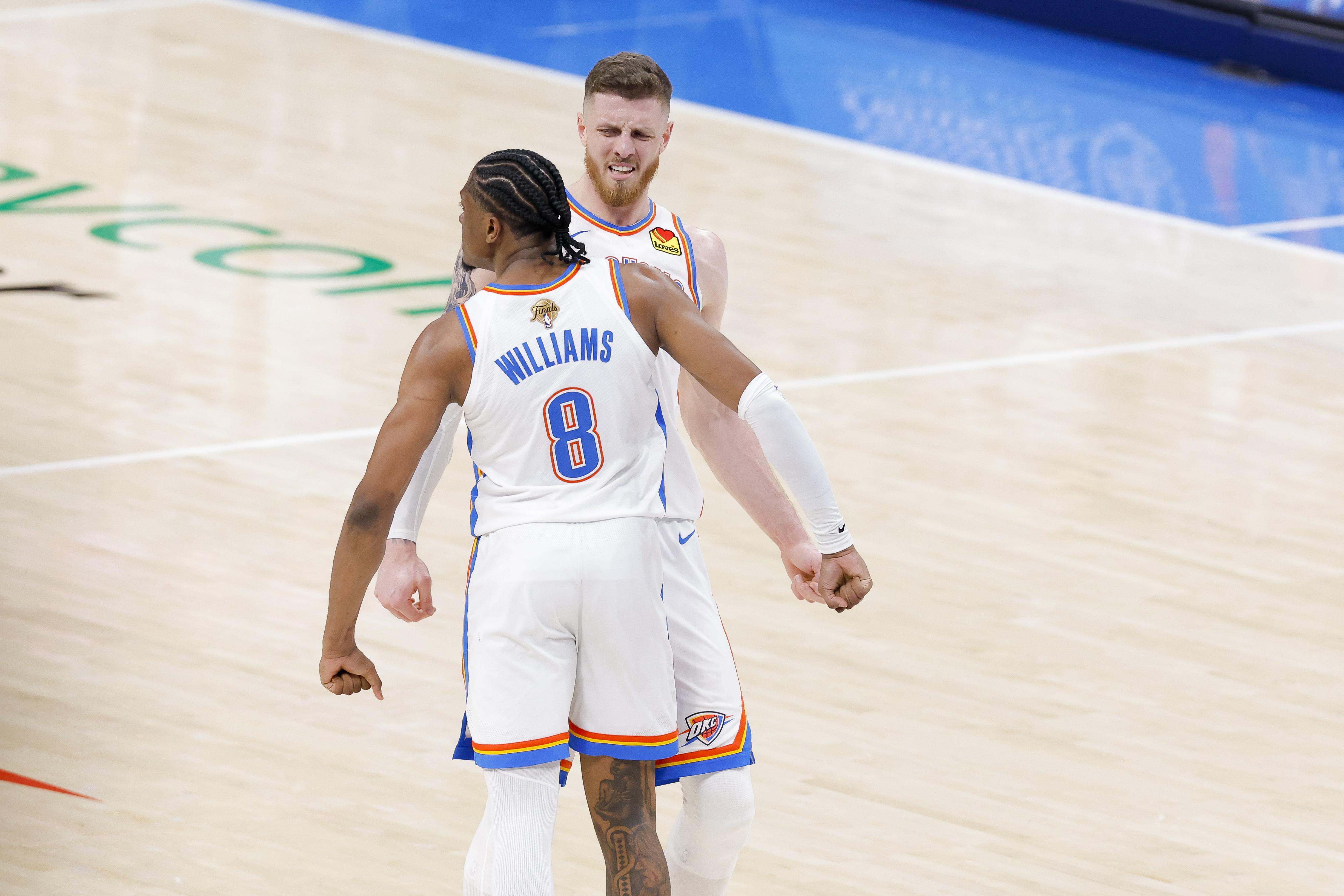 杰伦威：哈滕一直在为我挡拆&amp;amp;他估计都厌倦啦 这能减轻防守压力