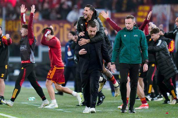 德罗西KO皮奥利杀进欧联四强，用行动赢得续约合同