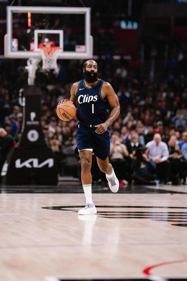 m6官方网站-09届4巨星还在打：库里年薪5961万，德罗赞2457万，哈登霍勒迪呢|斯蒂芬·库里|詹姆斯·哈登|全明星|德玛尔-德罗赞|德马尔·德罗赞_新浪体育_新浪新闻