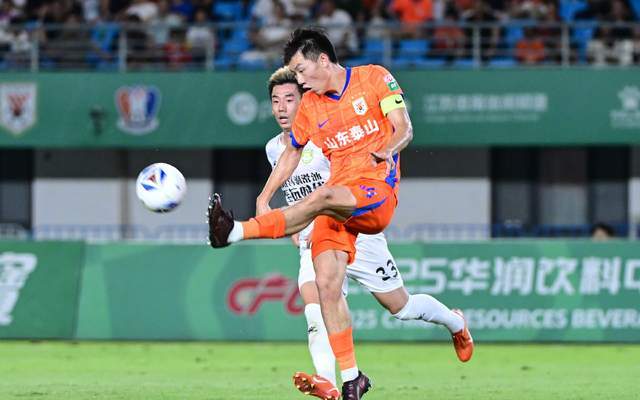 米乐官方网站-李金羽急需后卫 泰山与铁人抢贺一然？不如相信青训 彭啸搭档复出