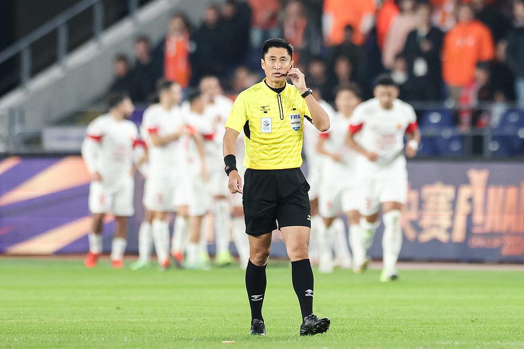米乐-中超观察｜超高上座率令人欣喜，争议判罚需要警惕