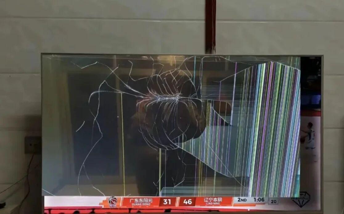 北京男篮继续追逐戴维斯 杨鸣力挺杜锋 曾繁日拳击刘全兴下体被罚